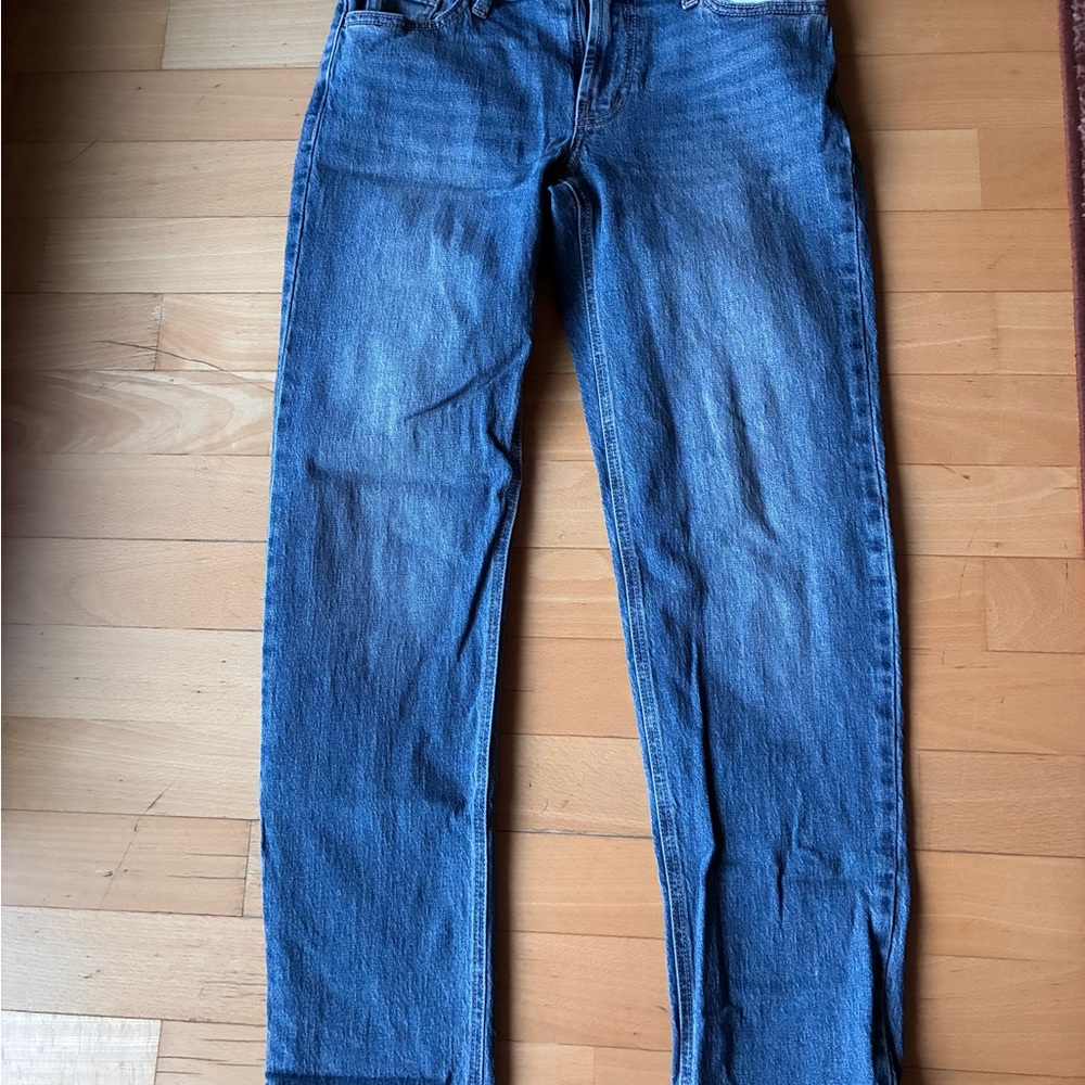 Old Navy Wow Boyfriend Mid-Rise Straight-Leg Jeans